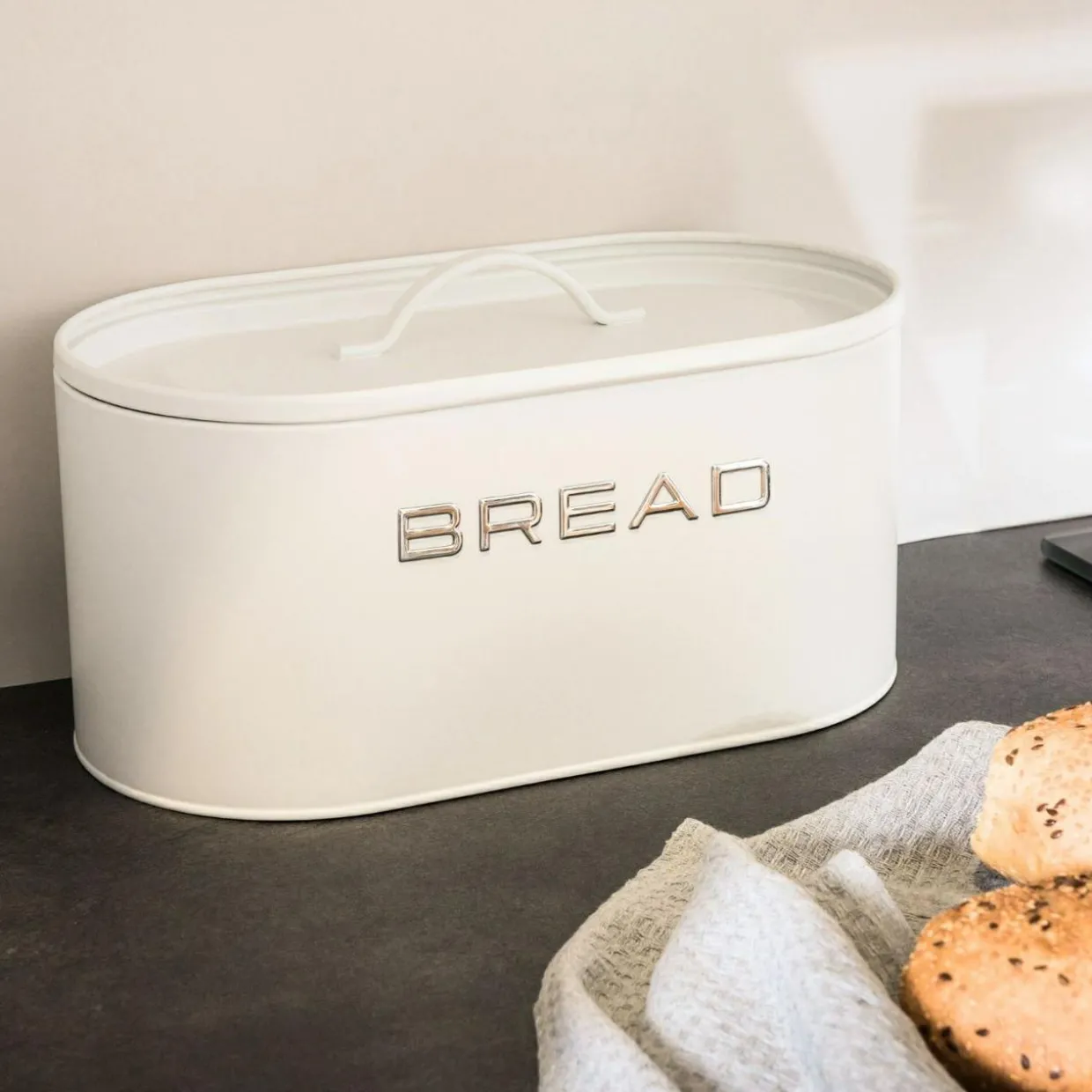Chlebak metalowy z pokrywą biały
