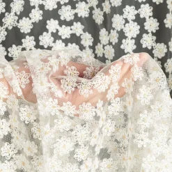 Firana na taśmie biała DAISY 130x270 cm