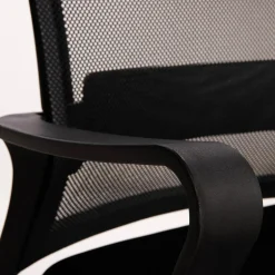 Fotel biurowy czarny UUBI