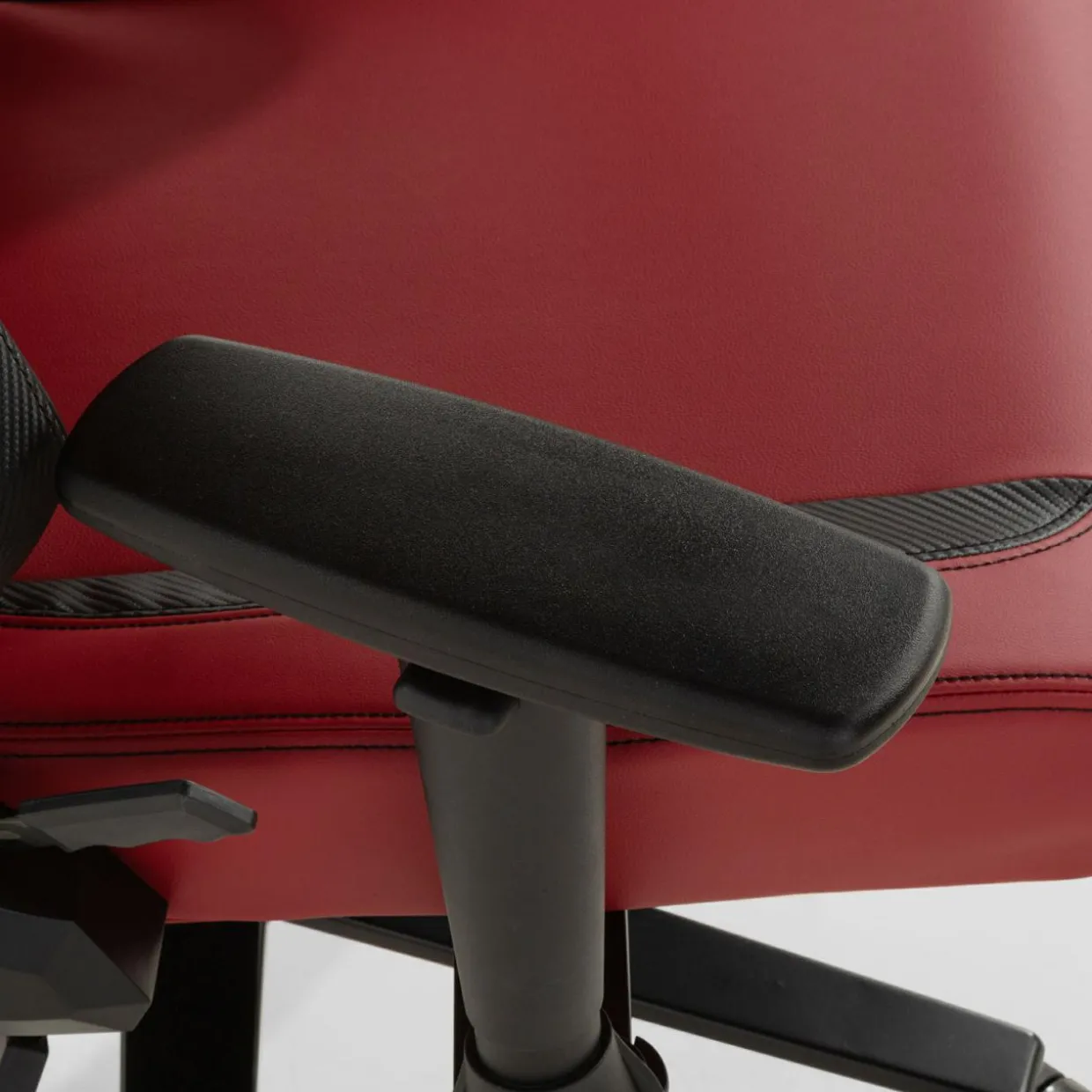 Fotel biurowy czerwony VEDNES