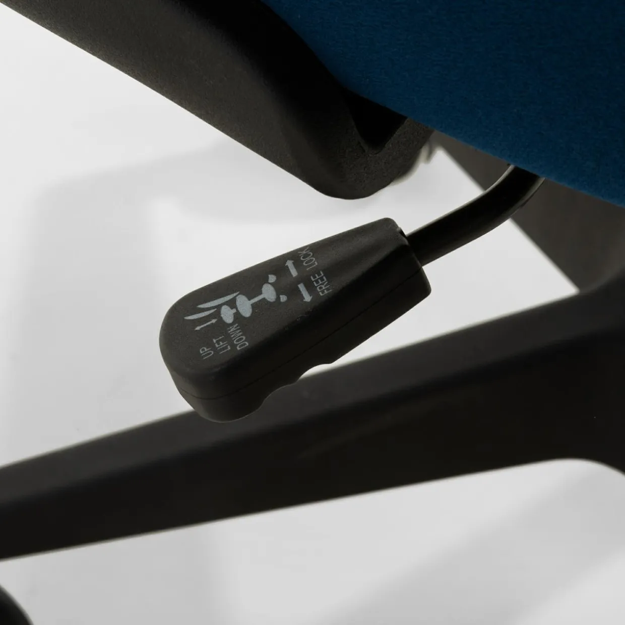 Fotel biurowy granatowo-czarny SARBIENO