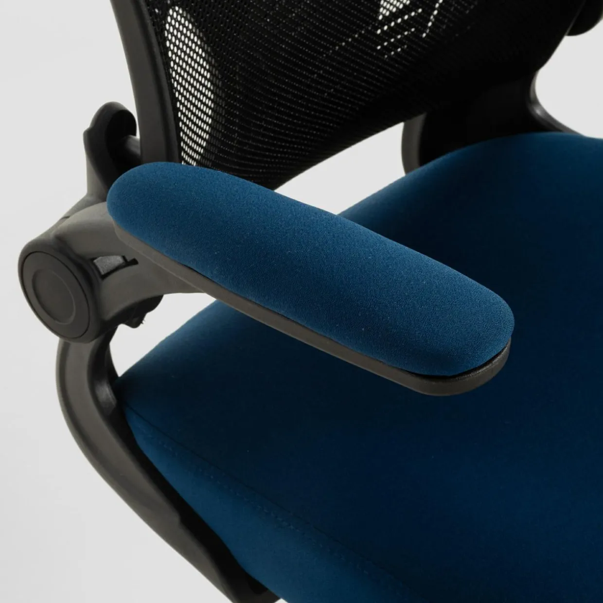 Fotel biurowy granatowo-czarny SARBIENO