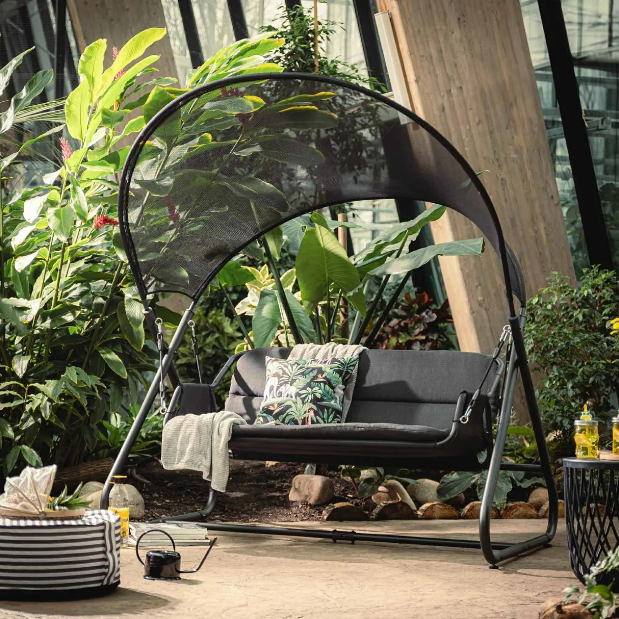 Huśtawka ogrodowa czarna JONZONI