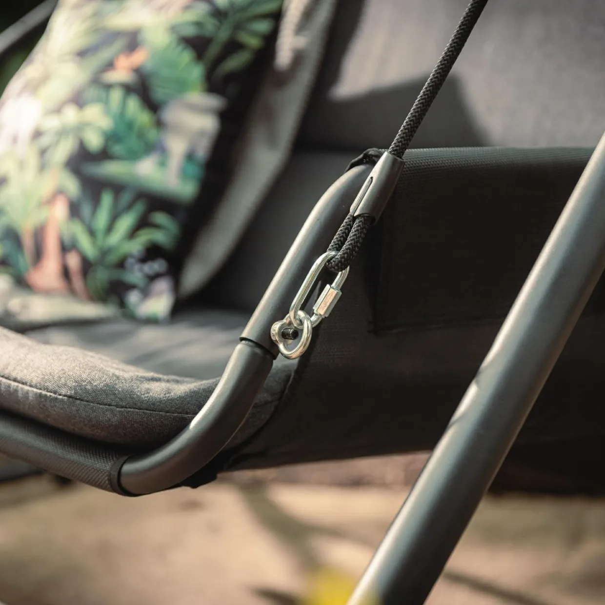 Huśtawka ogrodowa czarna JONZONI