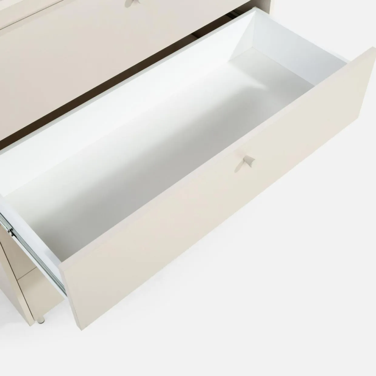 Komoda z szufladami na metalowych nóżkach TORINO kaszmir