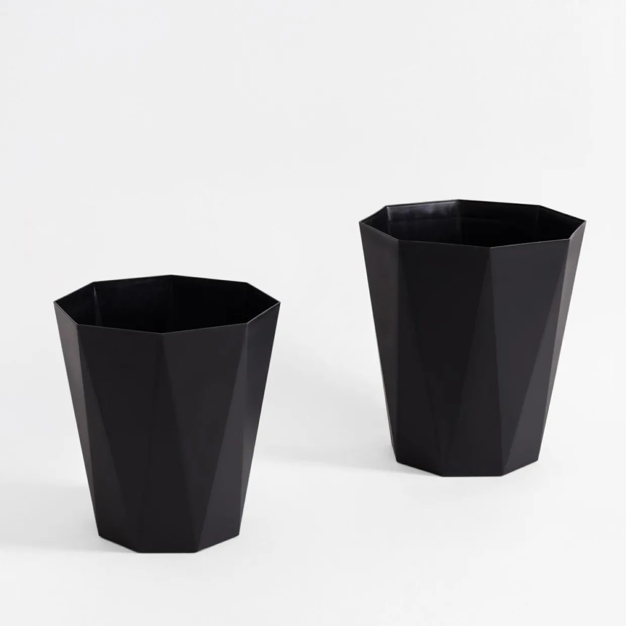 Kosz na śmieci geometryczny czarny 28 cm