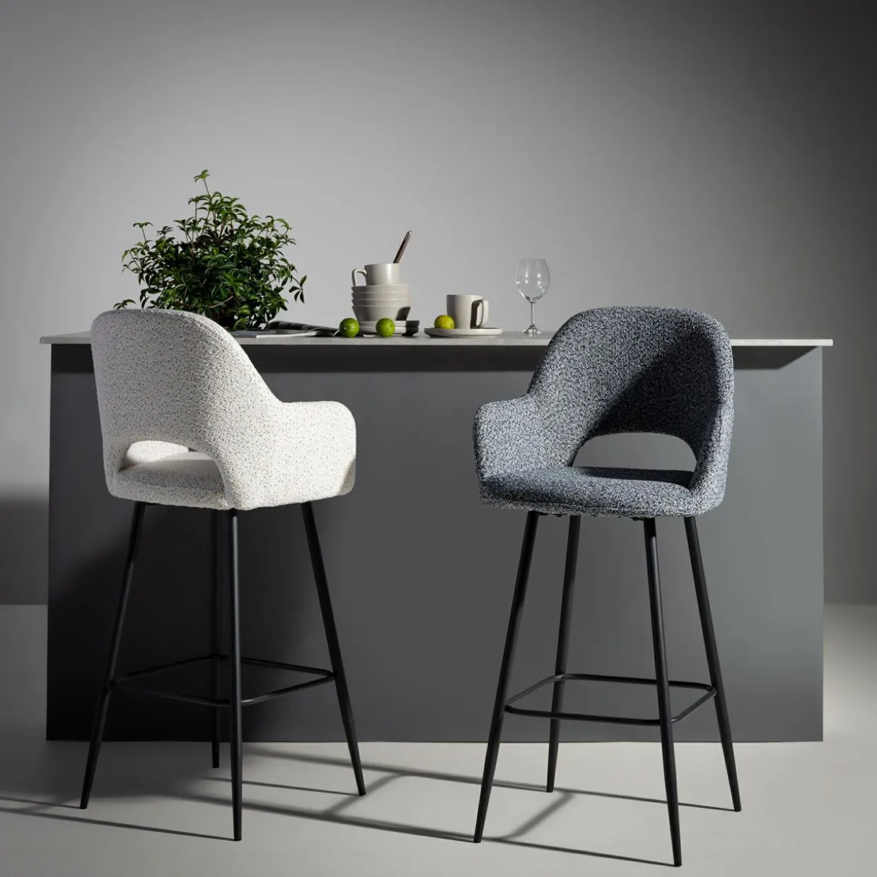 Krzesło barowe tapicerowane szare FILIE