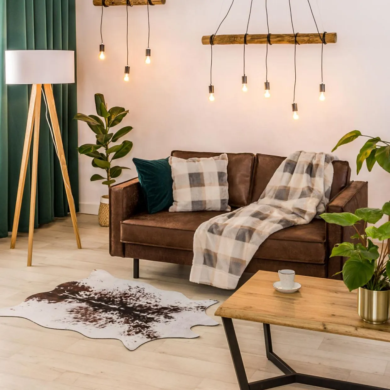 Lampa na drewnianym trójnogu abażur biały LOTTA