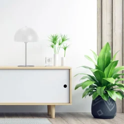 Lampa stołowa z białym kloszem