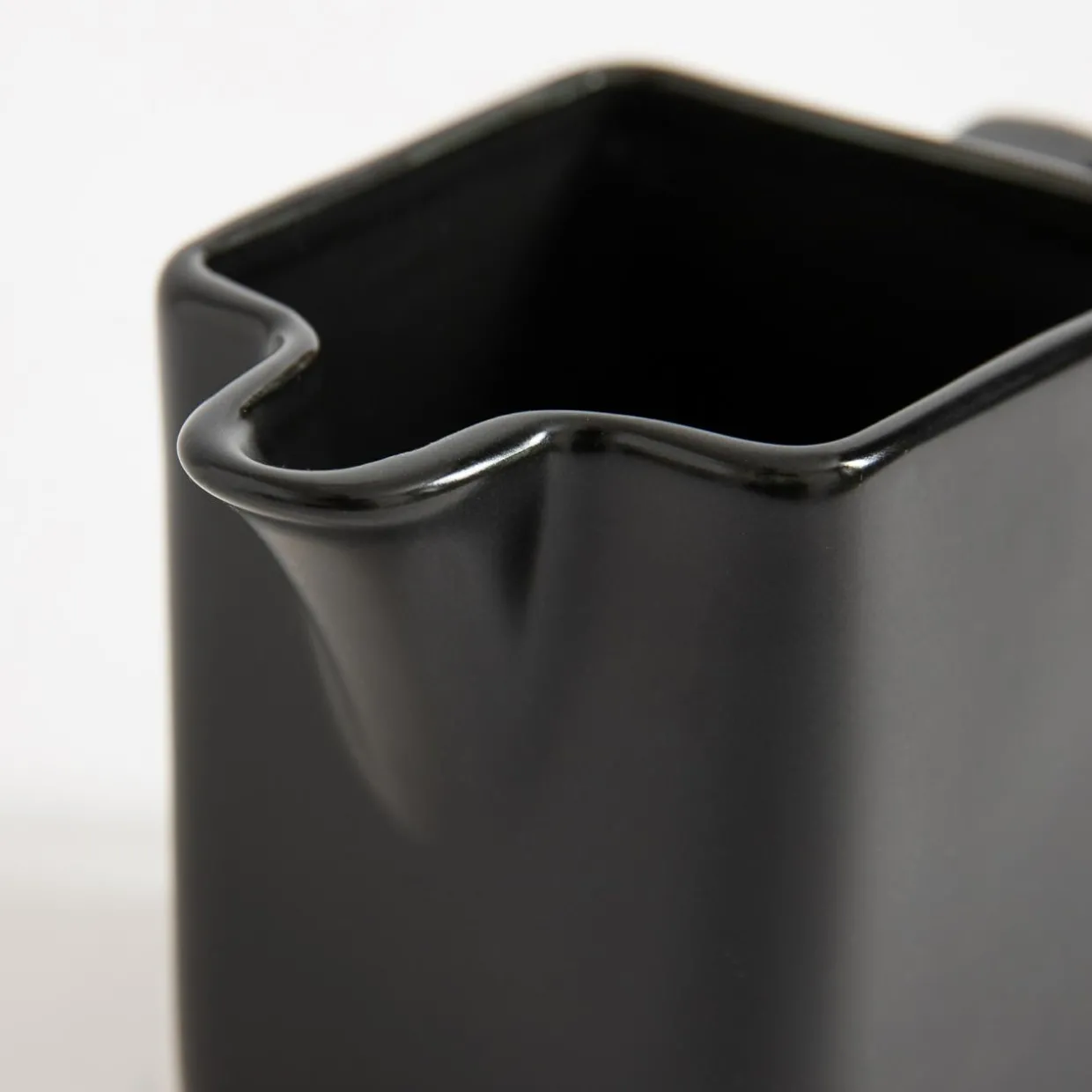 Mlecznik porcelanowy czarny BONA