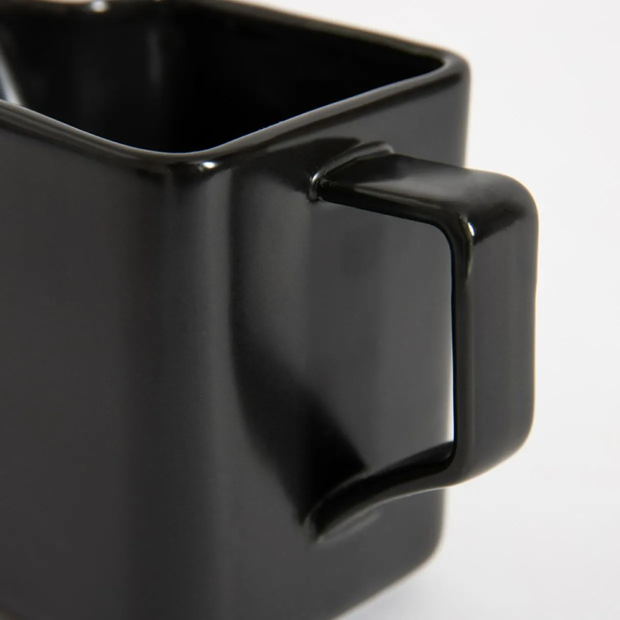 Mlecznik porcelanowy czarny BONA