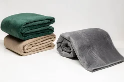 Narzuta na łóżko pikowana w liście szara FERN 240x260 cm