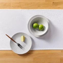 Obrus żakardowy w listki biały ACACIA 40x120 cm