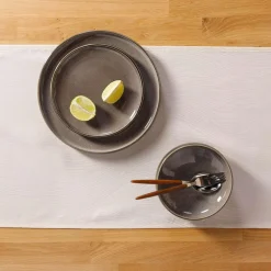 Obrus beżowy w falowane linie WAVES 40x120 cm