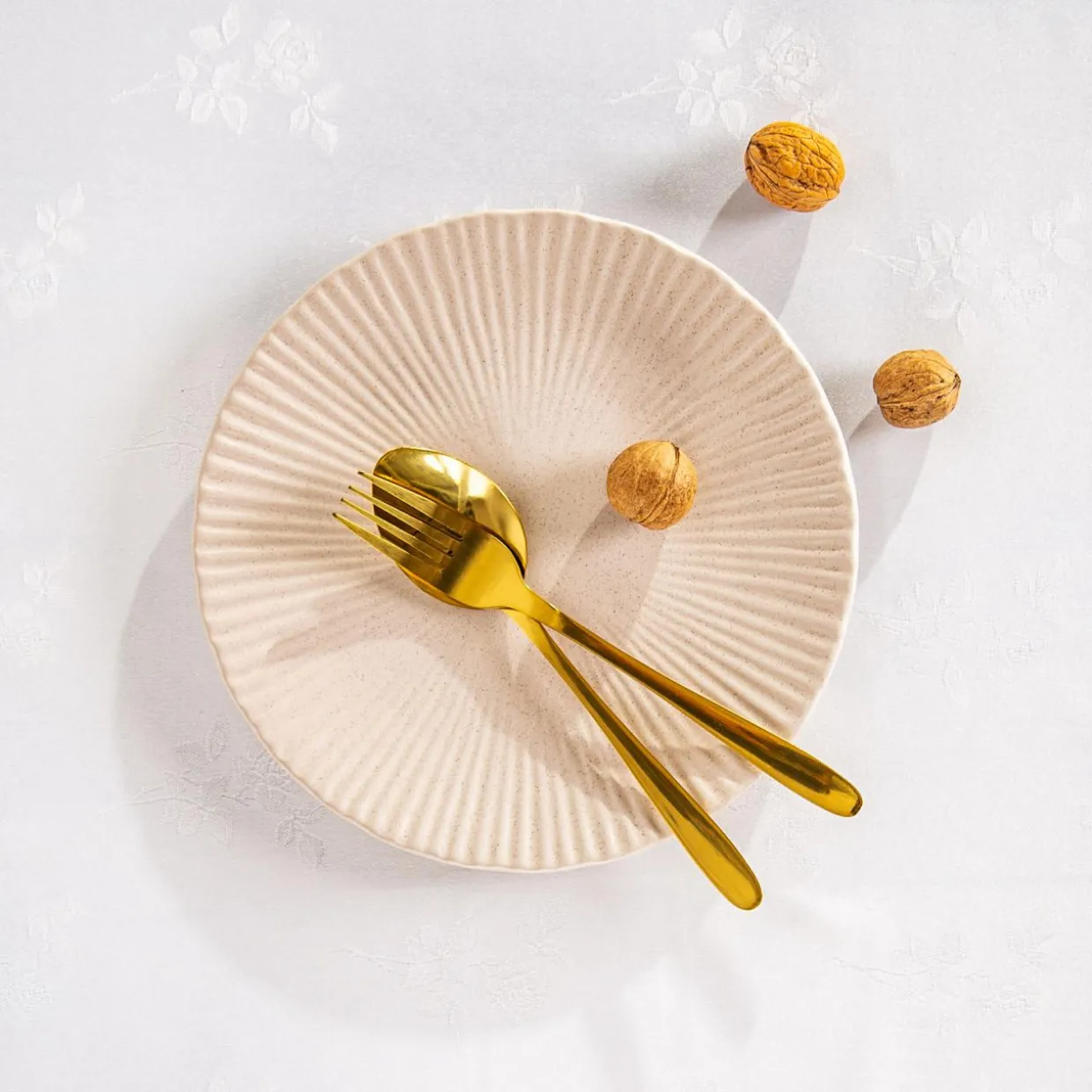 Obrus na stół biały ROSE 140x300 cm