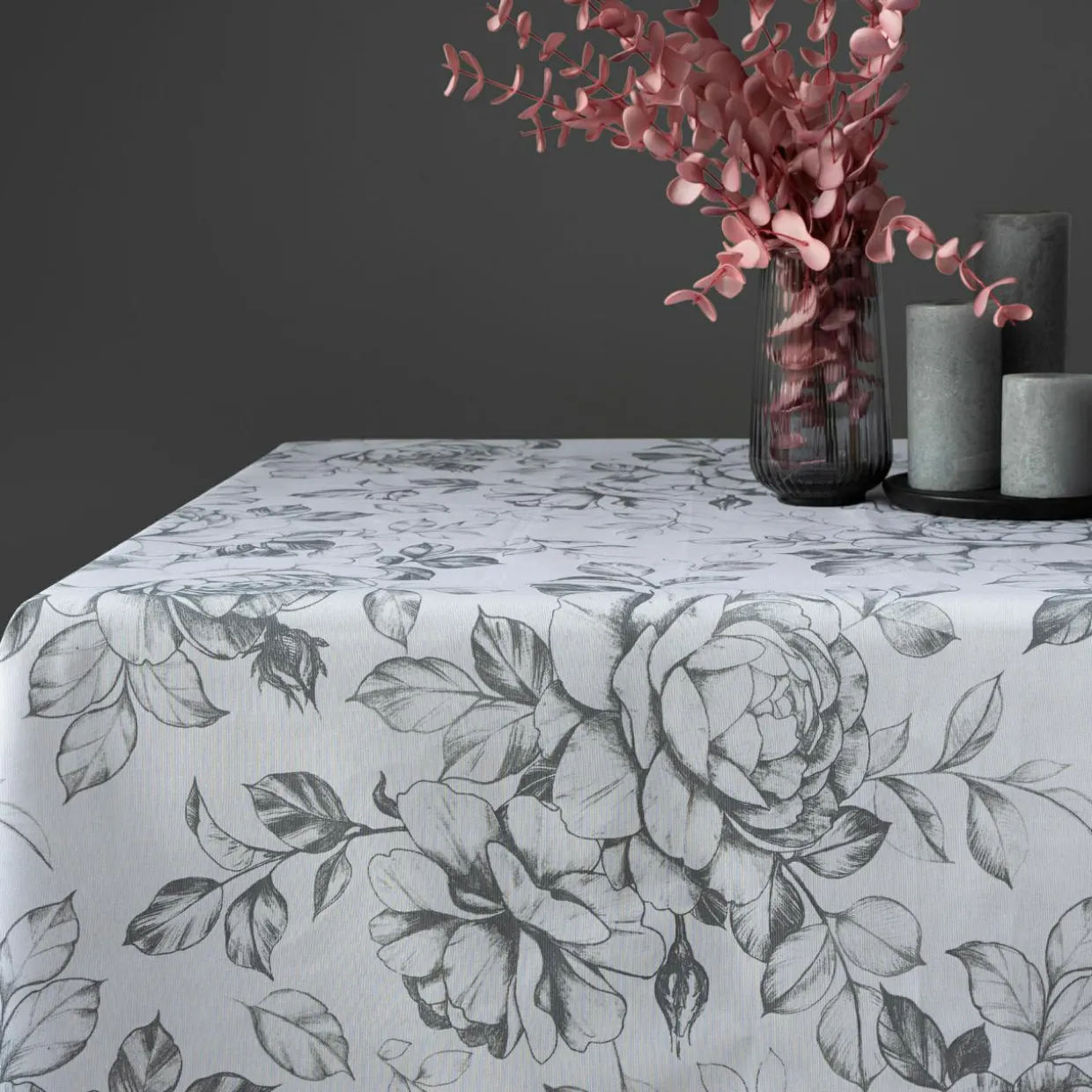 Obrus w szare kwiaty 140x180 cm