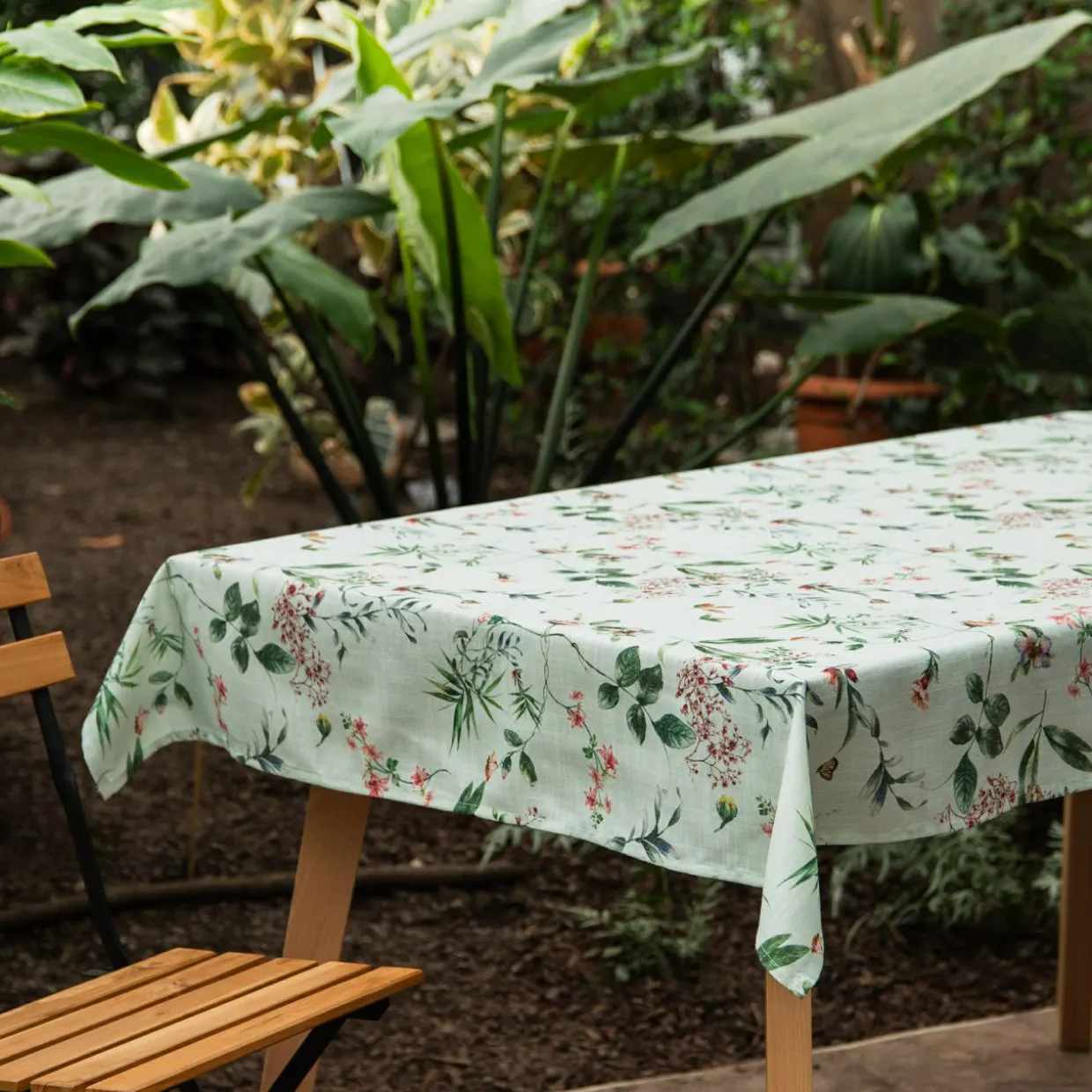 Obrus w wiosenne kwiaty GARDENIC 110x160 cm