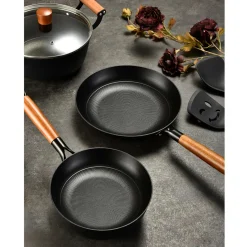 Patelnia żeliwna czarna FERRO 24 cm