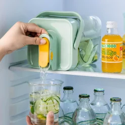 Pojemnik na wodę z kranikiem 2300 ml