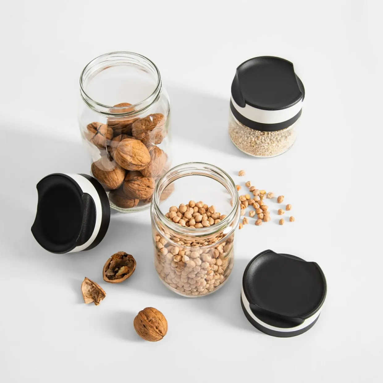 Pojemnik szklany z czarno-białą pokrywką 650 ml