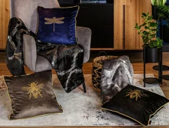 Poszewka dekoracyjna szara z pszczołą AURE 45x45 cm