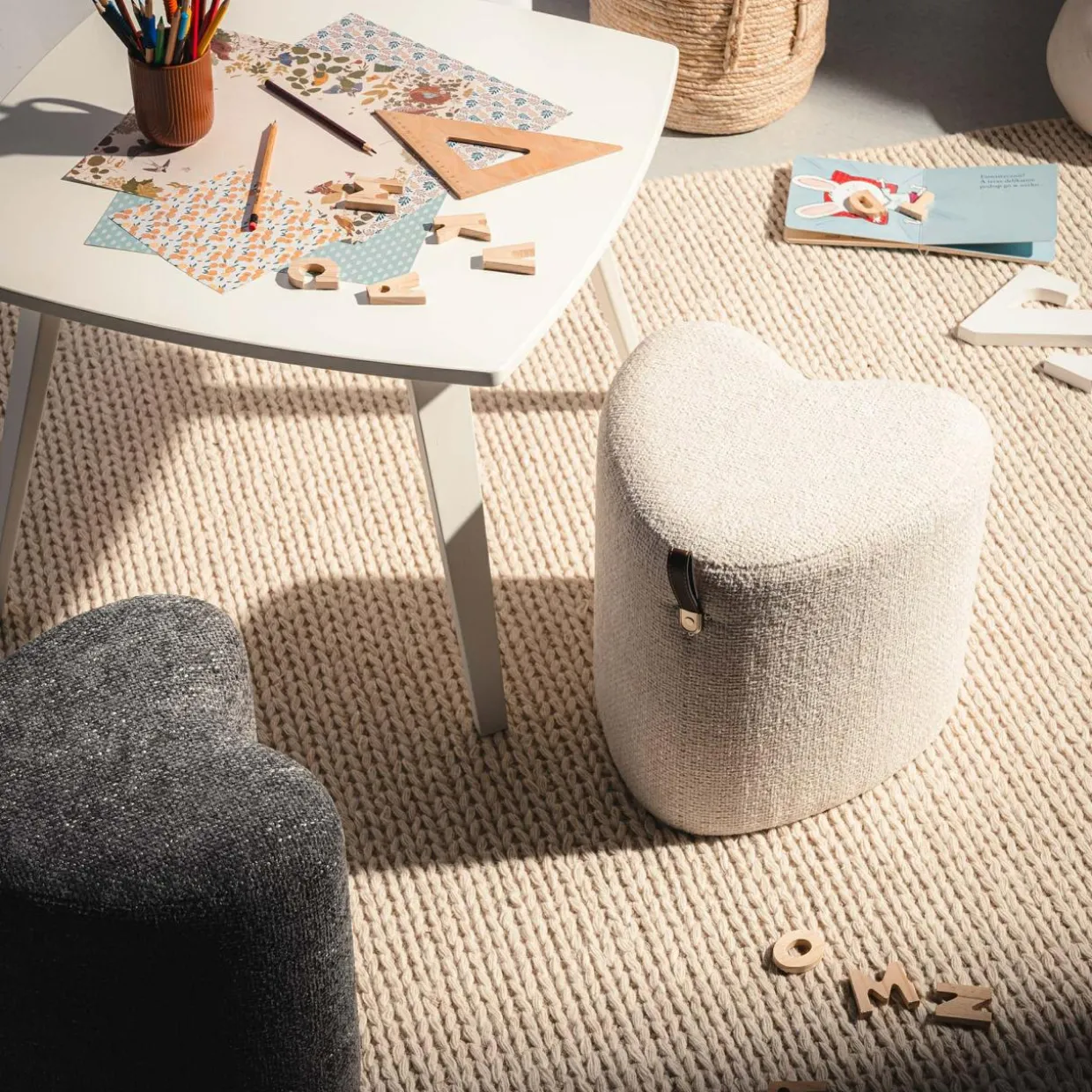 Puf mały serce kremowy ILLON