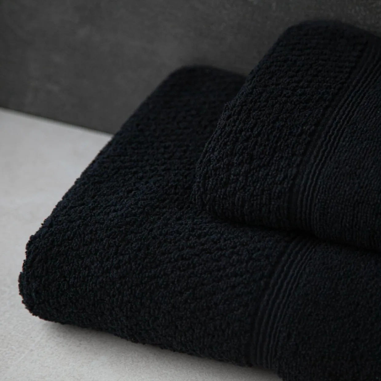 Ręcznik bawełniany z frędzlami czarny SANTORINI 70x140 cm