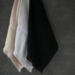 Ręcznik bawełniany z frędzlami czarny SANTORINI 70x140 cm