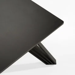 Stolik na metalowych nogach EGENO