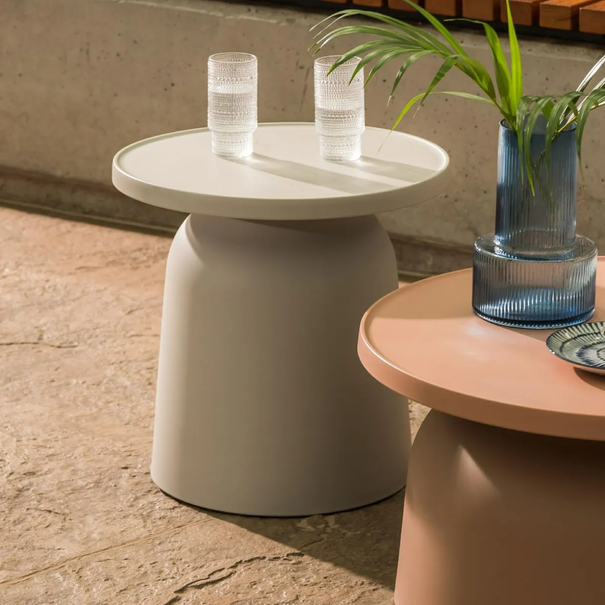 Stolik okrągły jasnoszary URBANTE