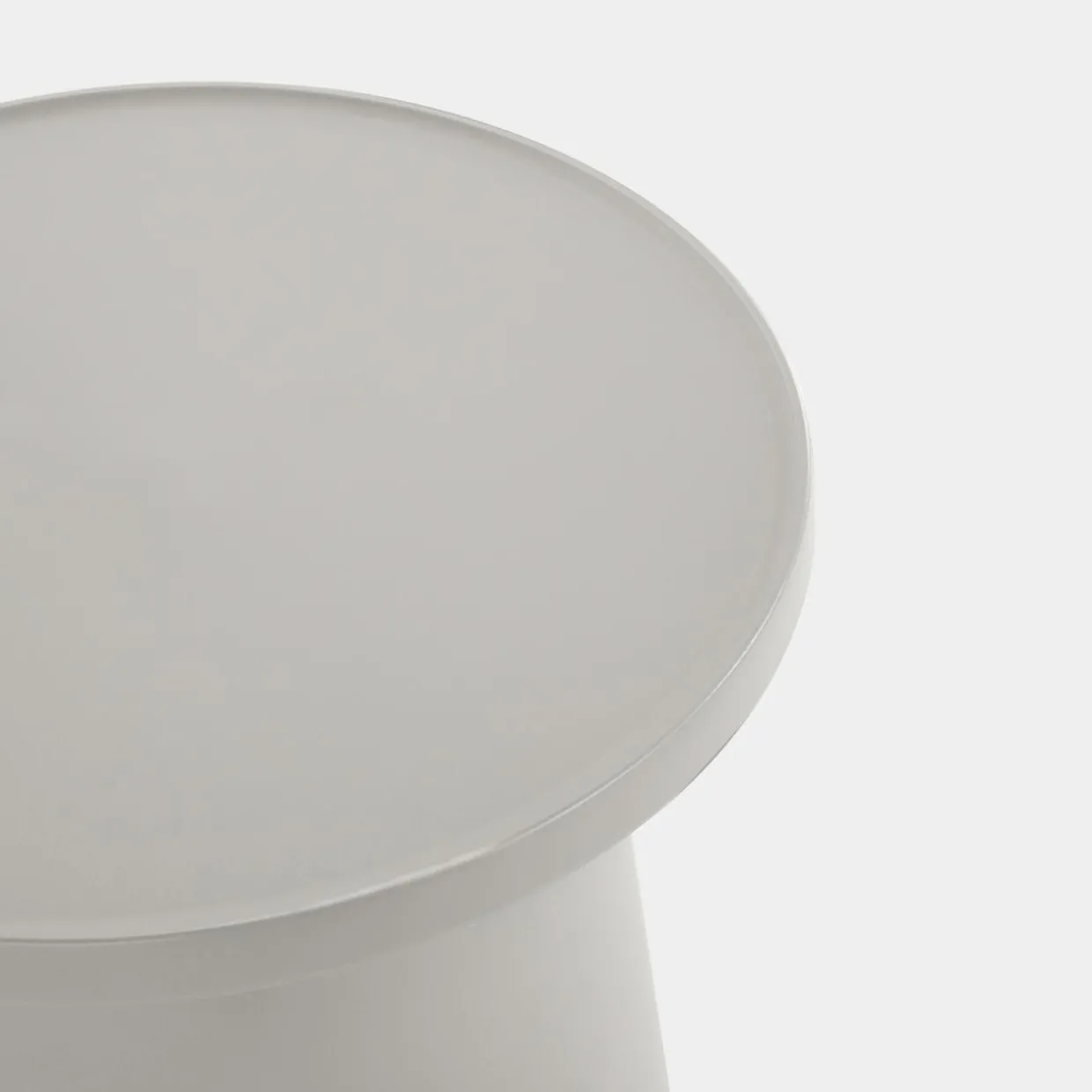 Stolik okrągły jasnoszary URBANTE