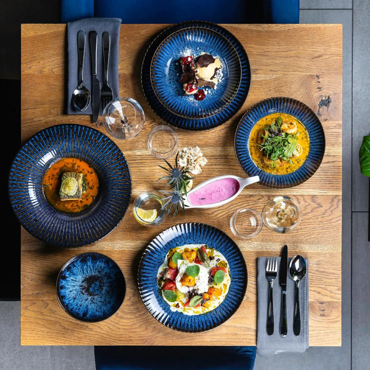 Talerz obiadowy ceramiczny COSMOS 27 cm