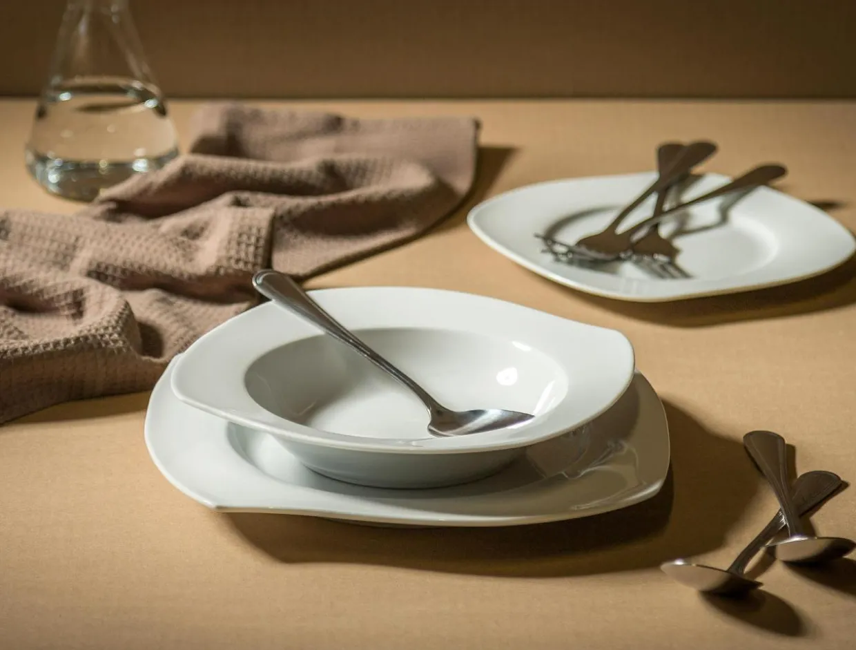 Talerz obiadowy porcelanowy WAVE 27,5×23,9 cm