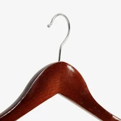 Wieszak drewniany z poszerzanymi ramionami brązowy