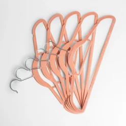 Wieszak welurowy różowy VELVET, komplet 5 szt.