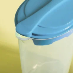 Zestaw dzbanek plastikowy i 4 kubki niebieskie