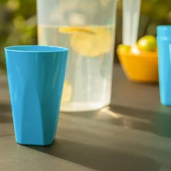 Zestaw dzbanek plastikowy i 4 kubki niebieskie